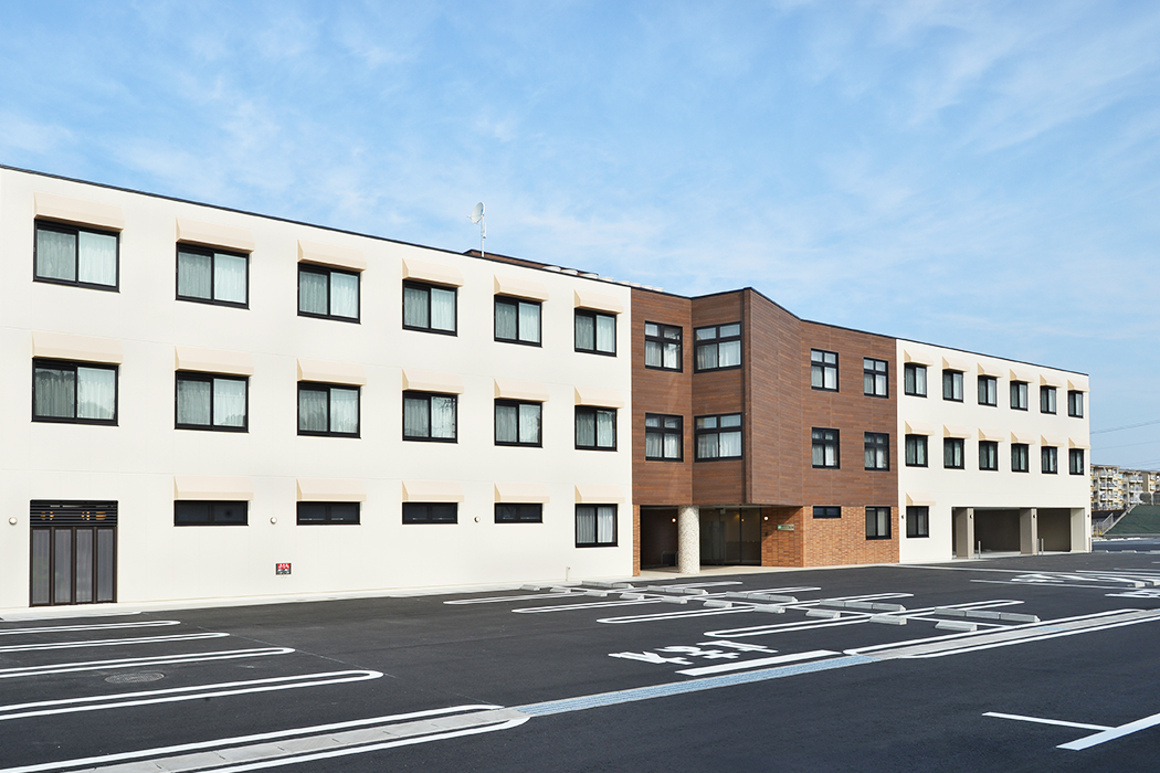 【介護職・ヘルパー/浜松市中区】 介護付き有料老人ホーム ラクラス冨塚 (正社員)の画像1
