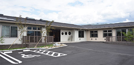 【介護職員／甲府市　デイサービス・デイケア　有限会社　小春日和　(正社員)の画像1
