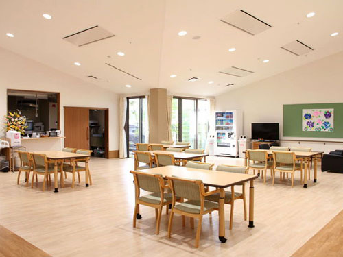 【介護職／笛吹市】 有料老人ホーム　サンホームからかしわ　(契約社員)　の画像1