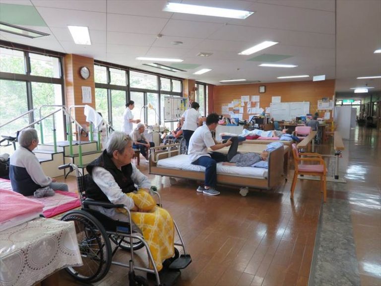 【理学療法士/作業療法士/上益城郡】介護老人保健施設 ナーシングケア緑風苑(パート)の画像2