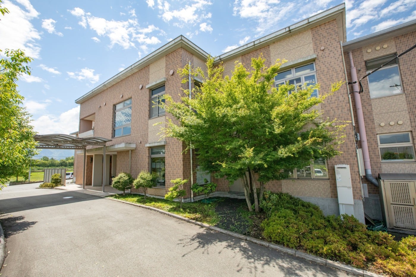 【介護職／中央市】特別養護老人ホーム　らくえん倶楽部　(正社員)の画像1