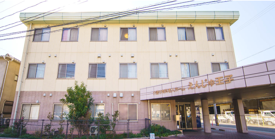 【介護職員／福山市】介護付有料老人ホーム えんじゅ王子 　(正社員)の画像1