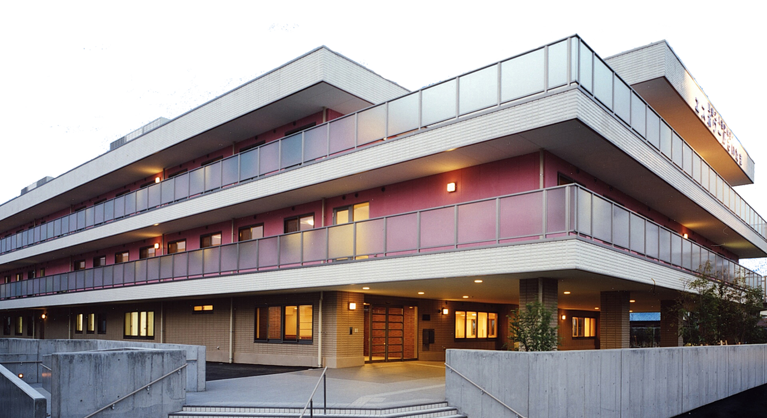 【看護師／さいたま市緑区】介護老人保健施設エスポワールさいたま　(正社員)の画像1