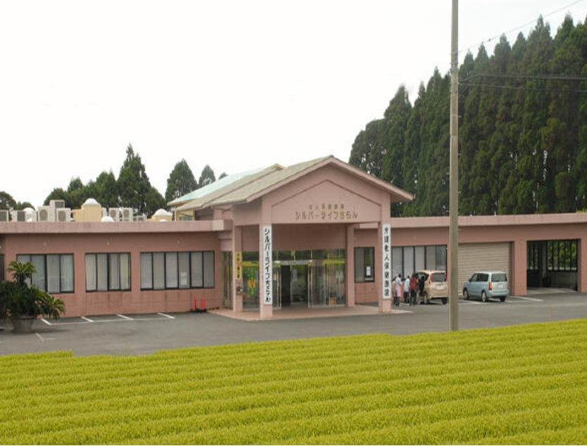 【介護職員／南九州市】 介護老人保健施設　医療法人　芳和会　介護老人保健施設シルバーライフちらん　(正社員)の画像1